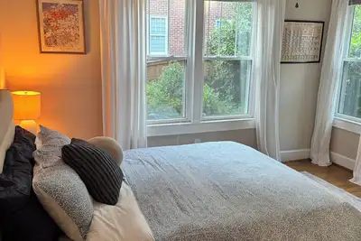 Image de Charming Shandon Home • Steps to Restaurants & Shops