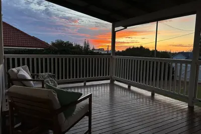 Image de 3br Coastal Cottage | Private Garden | Beach Walk
