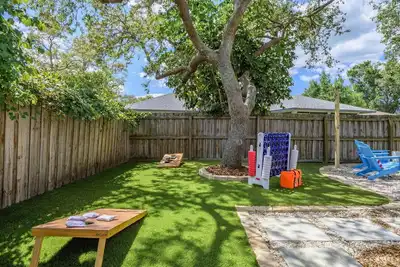 Image de Sleeps 10 • Heated Pool • Game Room • Hot Tub