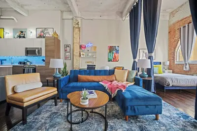 Image de Luxe City Penthouse Near Convention Center  Free Parking, Pool + 24/7 Gym