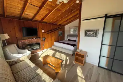 Image de Open-Concept Queen Chalet