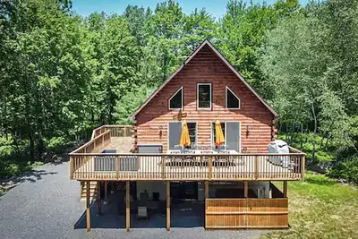 Image de Pocono 2 Homes Group Rental | Sleeps 26 | Near Ski
