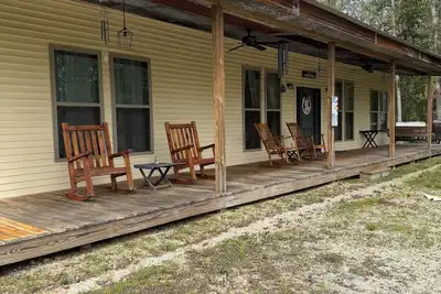 Image de Unique cabin in Salem Missouri, two bedroom two bath. Built in 2022.
