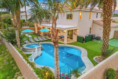 Image de Spacious 8-bedroom house in soothing Indio with Ac
