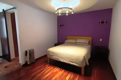 Image de Apartment centrally located to the tourist sites with public transportation assured.