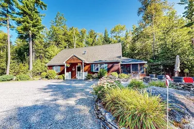 Image de Dog-Friendly, lakefront gem with private dock, deck, horseshoe pit & firepit