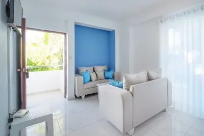 Image de A fully furnished, Beachside Apartment | Pool, Walk Everywhere