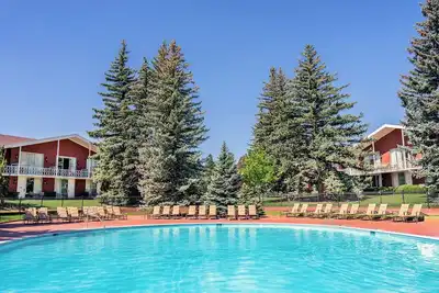 Image de Little America | Dlx 2 Queen | Private Lodge Ambience, Gardens, Fireside Lounges