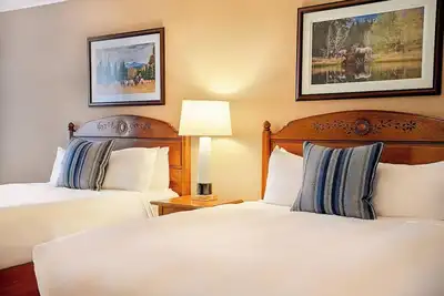 Image de Dlx 2 Queen | Little America | High Plains Oasis + Golf Moments | 2 Units