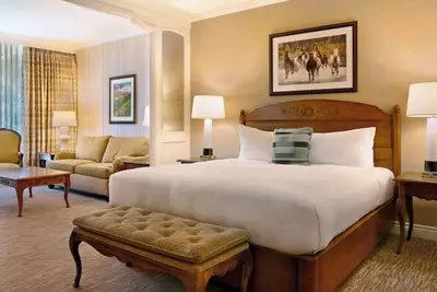 Image de King Pool | Little America | Poolside Stay, Seasonal Pool, 80-Acre Resort Grounds