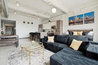 Image de Luxurious Downtown Dallas Loft +\nSkyline Views +Resort Amenities