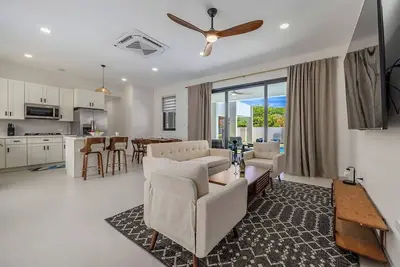 Image de New 3br2ba @ PalmBeach w/Shared Pool  Patio  Bbq