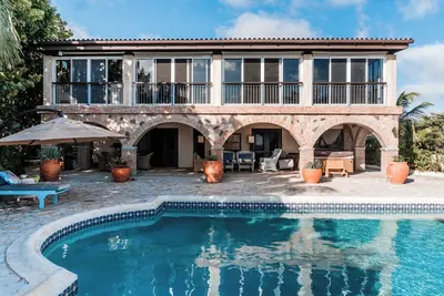 Image de Oceanfront Villa w/ Private pool, private oceanfront access & sunset views