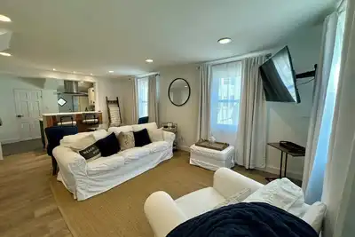 Image de Charming 3-bedroom beach cottage in beautiful Fairfield with Ac