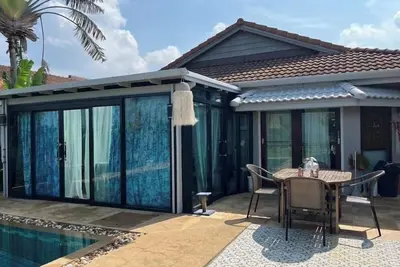 Image de 3-bedroom villa in peaceful Taling Chan with cool Ac