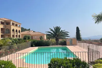 Image de T2 vue mer et montagne, grande terrasse ☀️ avec Piscine - 5 mn des Plages 🏖️