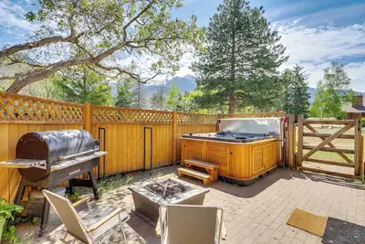 Image de Historical Mtn-View Getaway w/ Hot Tub in Sandy!