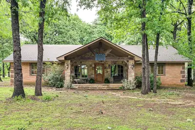 Image de Walk to Lake Texoma: Family Home w/ Fire Pit!