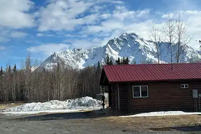 Image de Marvelous 2-bedroom cabin in tranquil Palmer perfect for relaxing getaway