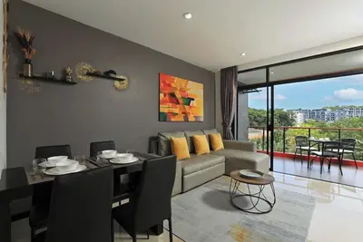 Image de Spacious Studio Naiharn Beach Condo | CapitalPro
