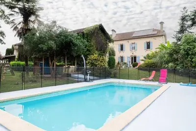 Image de Maison de campagne avec piscine