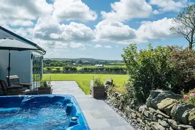 Image de Spacious Four Bedroom Holiday Accommodation On Anglesey | Bryndeusant