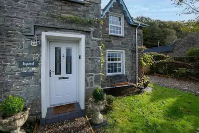 Image de Lovingly renovated three bedroom schoolhouse in Eryri | Isgoed