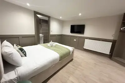 Image de Lower Floor-Prestige-Appartement-Salle de bain privée