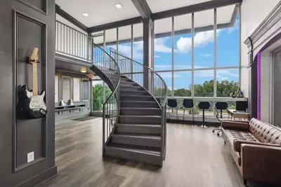 Image de Stylish Unit Near Bna Mins. to Broadway & Hotspots