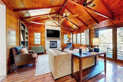 Image de Forestville Riverfront Cabin with Hot Tub
