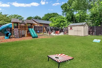 Image de Cozy 3 Bedroom Dallas Family Getaway! Gazebo, Playground, Fire Pit + More!