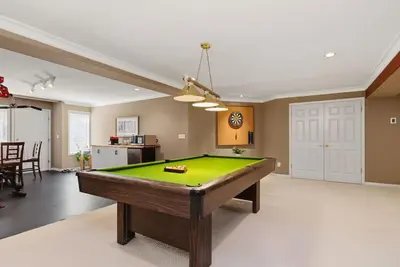 Image de Billiards & Relaxation High-End 2br Surrey Retreat