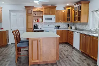 Image de Terrys Place in Botwood, Nl. \nCozy Two Bedroom, Two Bathrooms. \nNewly Renovated!