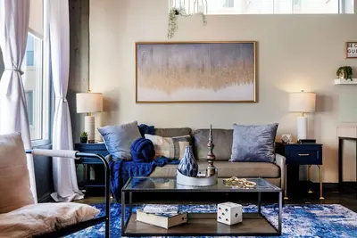 Image de Stylish Industrial Loft Heart of Downtown Pool+Gym