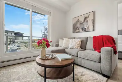 Image de The Cornerstone | Stylish 2br Condo Retreat Ne Yyc