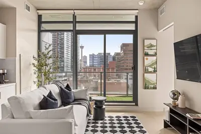 Image de Travellers Dream Beltline Condo with Gym, Pool & Views