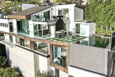 Image de Designer 5br Luxury Home with Private, Modern & Iconic La Living