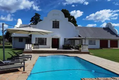 Image de Perfect 4-bedroom farmhouse in welcoming Witbank for your getaway