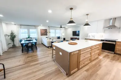 Image de Lindsay Haven | Spacious 5br Retreat • Sleeps 12 • Perfect for Groups & Gatherings