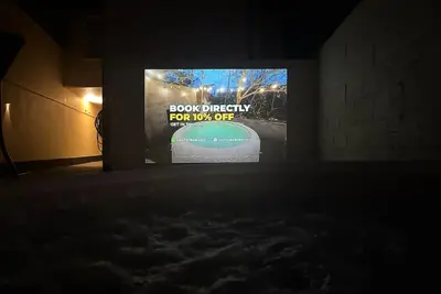 Image de Hidden Gem with Hot Tub / Cinema + Secure Parking