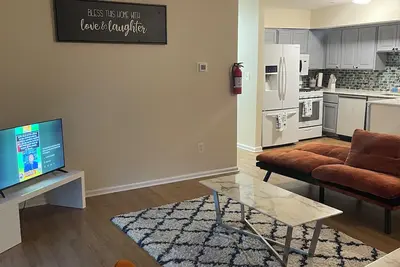 Image de Stylish Condo W/Balcony. Close to Airport & Rutgers Newark!