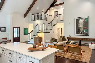 Image de Tini Time Cottage | Walk to Little Traverse Bay + Downtown