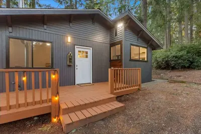 Image de 2br Lakefront Cottage | Fireplace | Quiet Retreat