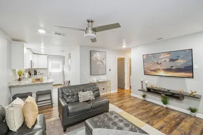 Image de Cozy downtown 3 bedroom 3 full bath house, Near Fsu, Famu & Capitol building