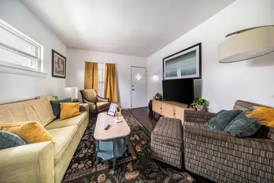 Image de 10 min to University Circle - Central Location