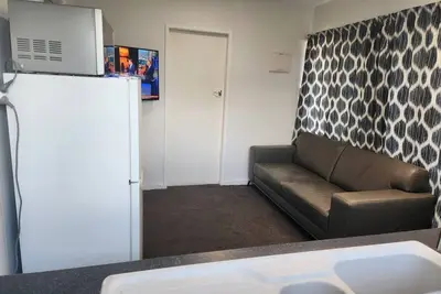 Image de Appartement entier à côté du parc, près de l'université et de la ville - 1 chambre, 1 salon, salle de bains