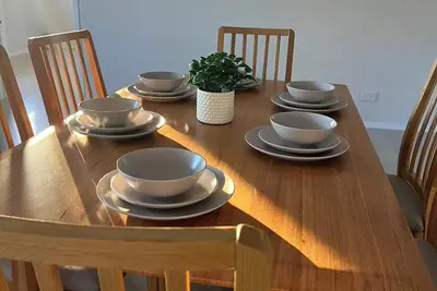 Image de Modern Sunlit Home | Spacious & Stylish Stay!