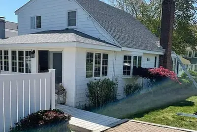 Image de Black Point Cottage - Suddenly Available for July Weeks