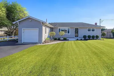 Image de Terrific Southampton 3 bed w/water views. 3 miles to town/beach. 1 mile Us Open.