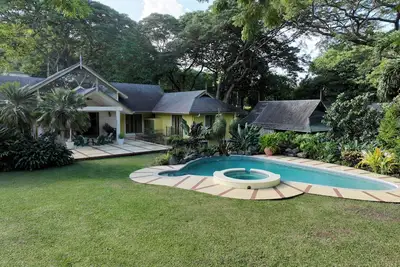 Image de Mandevilla — Luxury 5br Villa Pool, Gym, Games Room, Near Mt. Irvine Beaches